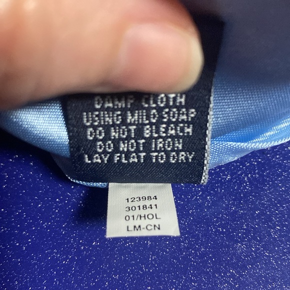 Gap velvet Kids lavender purse flaws the straps are peeling and on the side - Picture 3 of 9